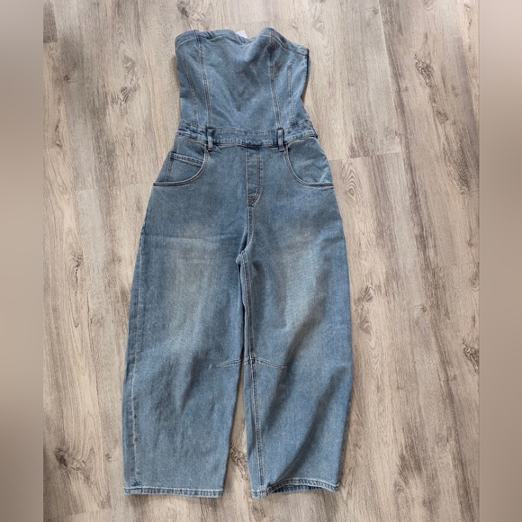 NWT $85  Large Strapless Denim Barrel Leg Jumpsuit ee:some - Picture 5 of 9